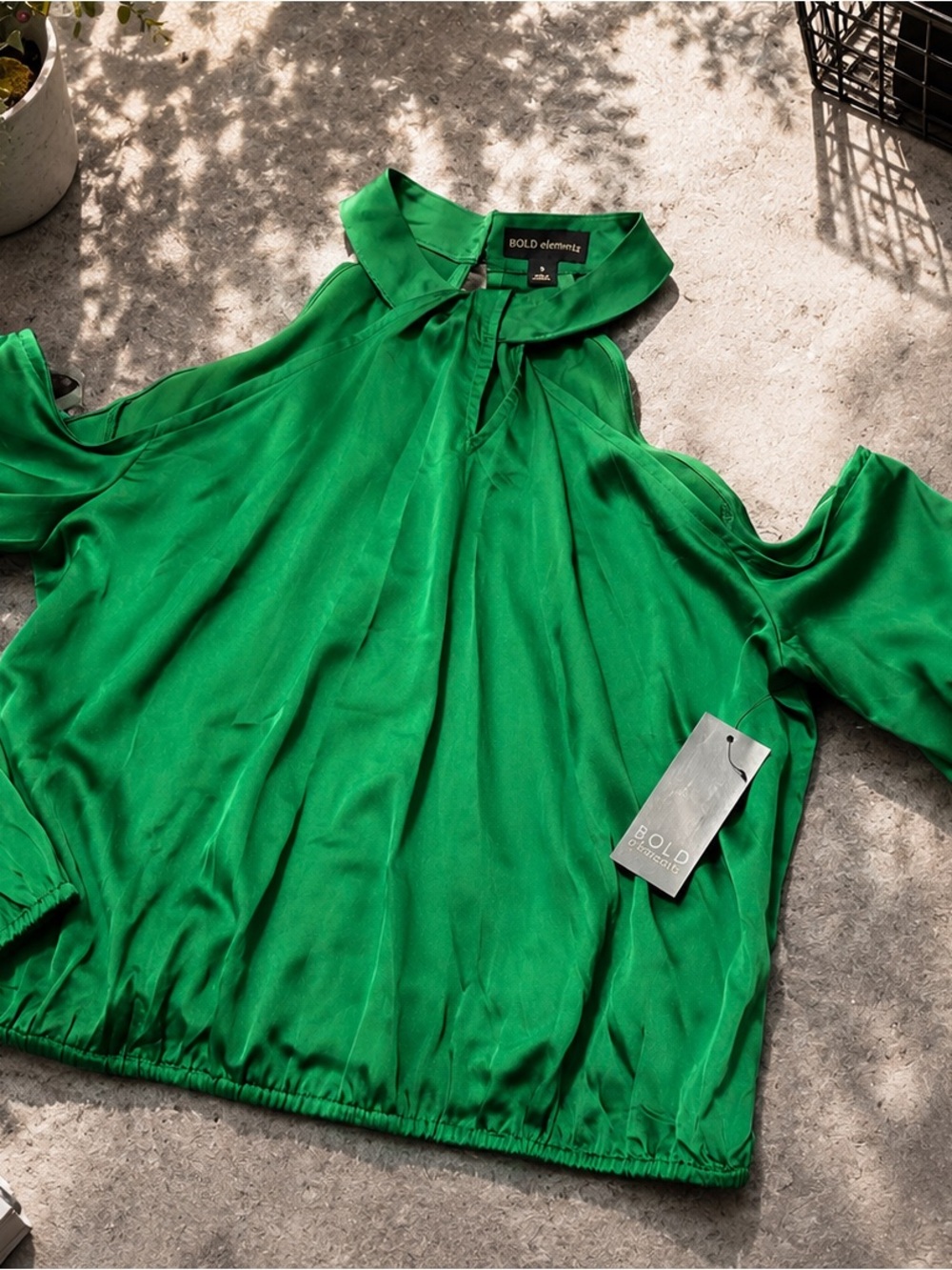 BOLD elements Women's Bright Green Cold-Shoulder Blouse